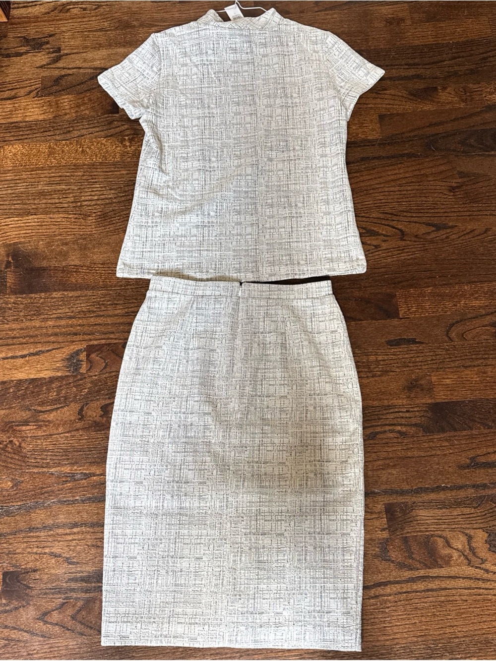 NWT Ann Taylor Gray & Cream Textured Cotton Blend Skirt & Top Suit. Size Small - Picture 6 of 10